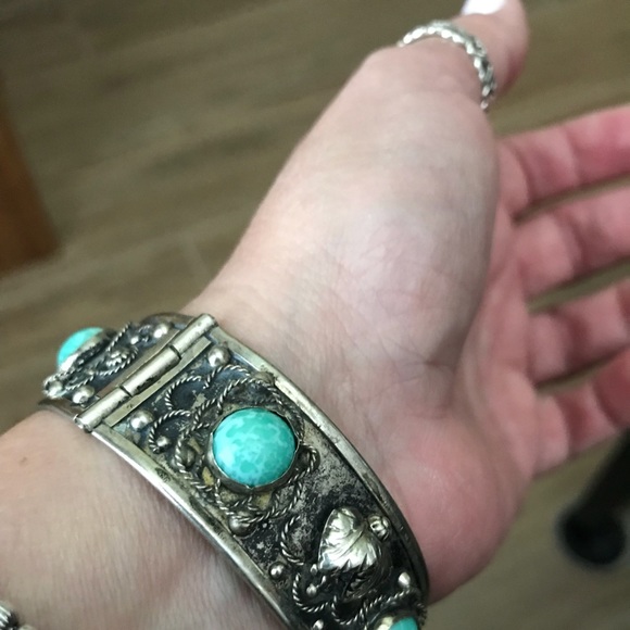 ❌SOLD❌ Antique Pin Hinged Bangle Bracelet - Picture 8 of 8